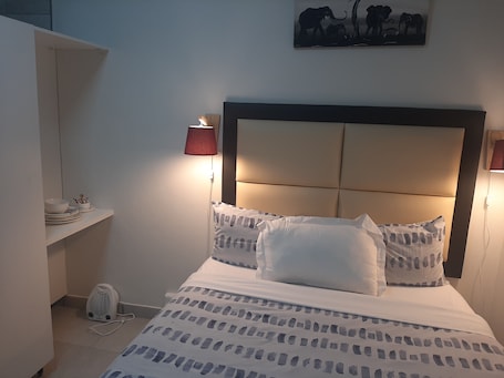 Muebles diferentes, tabla de planchar con plancha y wifi gratis