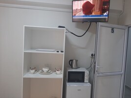 Economy Room, 1 Bedroom | Individually furnished, iron/ironing board, free WiFi