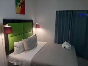 Habitación económica, 1 habitación | Muebles diferentes, tabla de planchar con plancha y wifi gratis