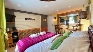 3 bedrooms, iron/ironing board, bed sheets