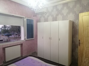 2 habitaciones, insonorización y tabla de planchar con plancha 