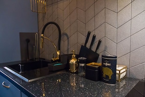 Habitación cuádruple Confort | Cocina privada | Utensilios de cocina