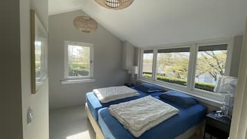 4 bedrooms, iron/ironing board, travel crib, free WiFi