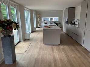 Fridge, microwave, oven, stovetop - Family Beach House (Cadzand)