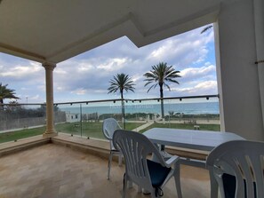 Outdoor dining - Large apartment S+2 (sousse)