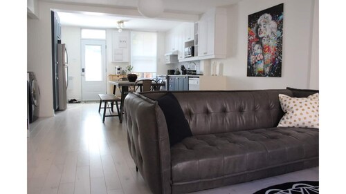 Bright & Comfortable 2BR with Private Parking | La PREMIÈRE