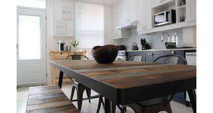 Bright & Comfortable 2BR âą Free Private Parking âą Montreal