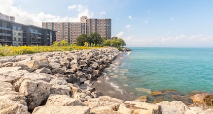 GLOBALSTAY. Modern Townhomes on Lake Ontario