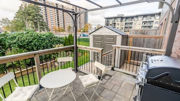 Premium Townhome, 3 Bedrooms, Kitchen, Garden View | Terrace/patio