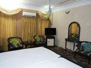 Standard Double or Twin Room | Iron/ironing board, free WiFi, bed sheets - Sagar Hotel (Nawabshah)