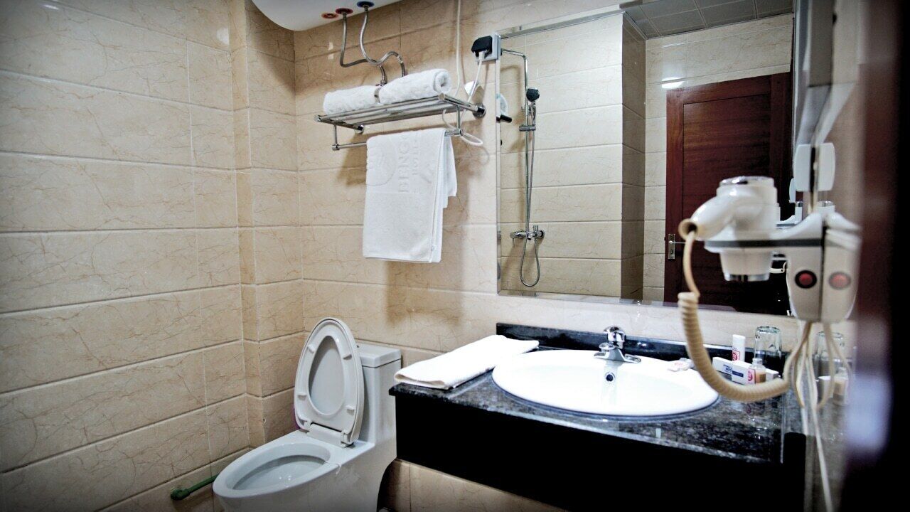 Standard Double Room | Bathroom | Free toiletries, hair dryer, bidet, towels