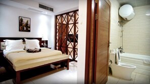 Junior studio | Luxe beddengoed, een kluis op de kamer, individueel gemeubileerd