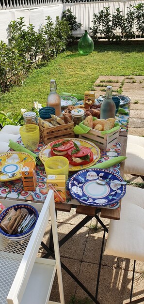 Tägliches inbegriffenes großes Frühstück