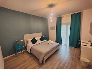 Exclusive-Doppelzimmer, barrierefrei, Gartenblick (Ligea) | Hochwertige Bettwaren, Daunenbettdecken, Pillowtop-Betten, Minibar