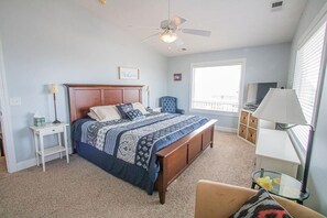 5 bedrooms, free WiFi, bed sheets