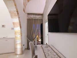 Premium bedding, in-room safe, desk, soundproofing