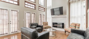 Spacious 7-BR for 16 people w/driveway