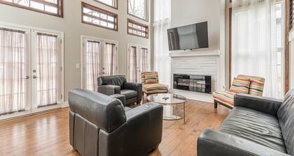 Spacious 7-BR for 16 people w/driveway