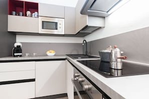 Frigorifero, microonde, forno, lavastoviglie