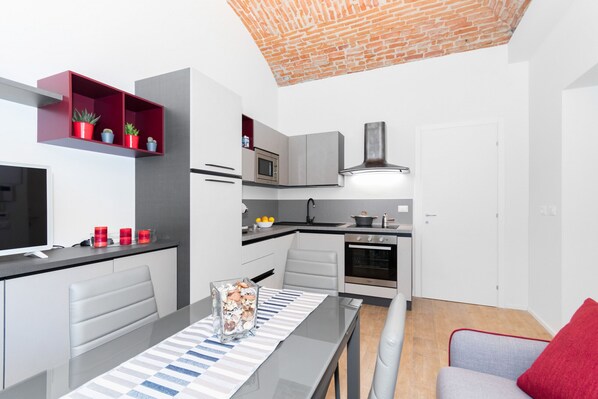 Frigorifero, microonde, forno, lavastoviglie