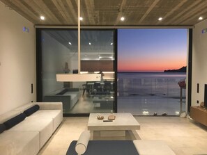 Smart TV - beachfront villa nostos plakias sea view private pool (Πλακιάς)