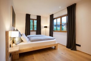 2 soveværelser, pengeskab på værelset, strygejern/strygebræt