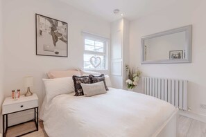 Basic Apartment, Multiple Beds