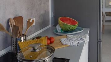 Réfrigérateur, micro-ondes, four, lave-vaisselle