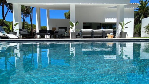 Aquamarina.  Large, airy indoor/outdoor living space. 600m from the beach