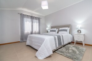 2 bedrooms, travel crib, free WiFi