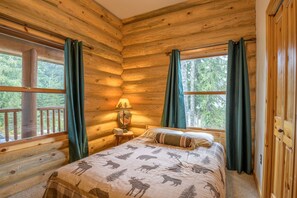 5 bedrooms, iron/ironing board, free WiFi, bed sheets