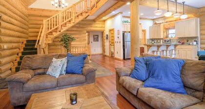 Large Custom Log Home in Government Camp, close to lakes,hiking, skiing !