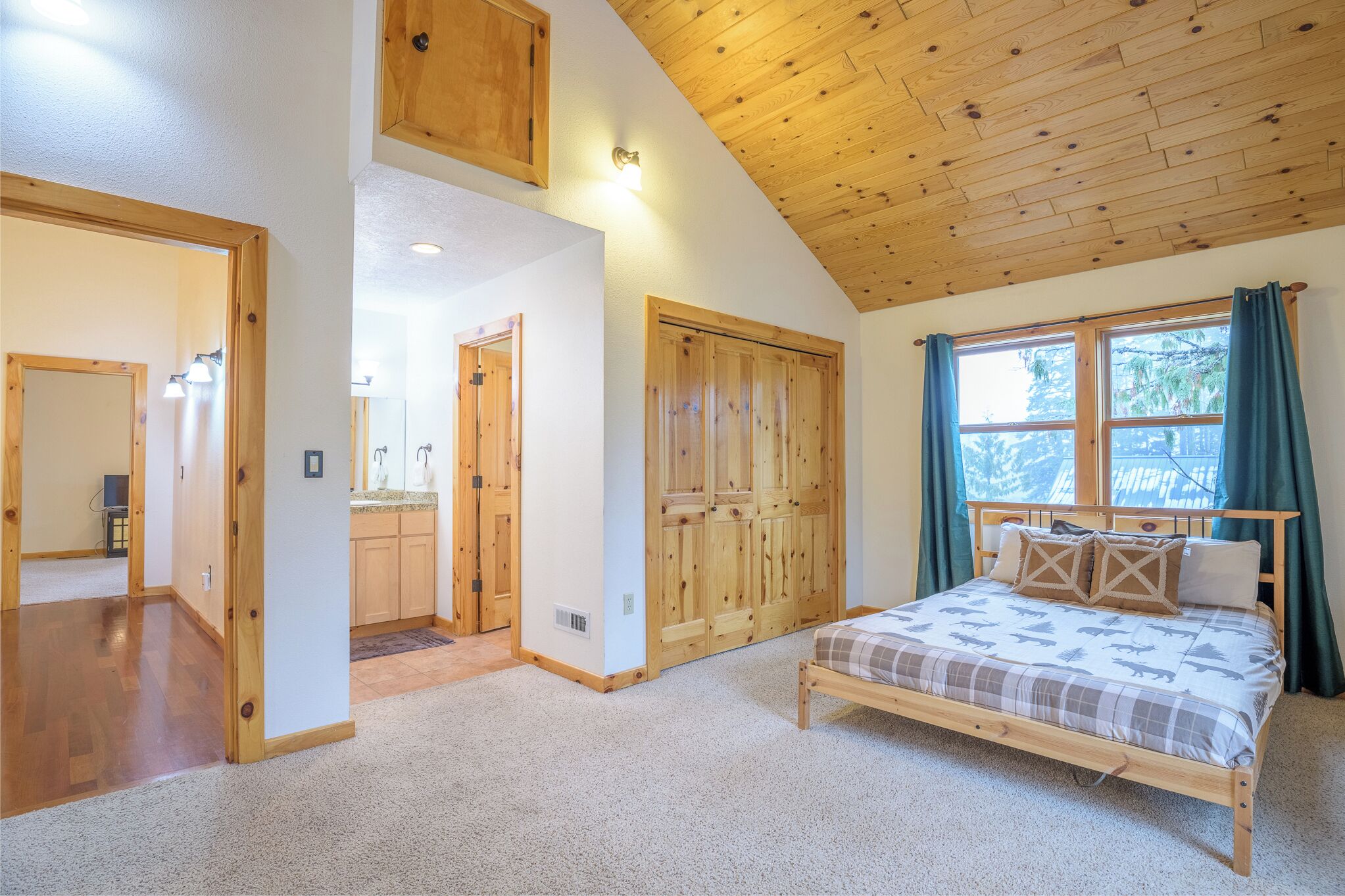 5 bedrooms, iron/ironing board, free WiFi, bed sheets