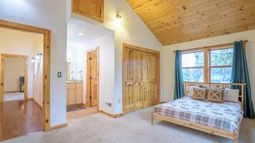 5 bedrooms, iron/ironing board, free WiFi, bed sheets