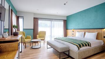 Deluxe Triple Room, Jetted Tub | Premium bedding, minibar, in-room safe, laptop workspace