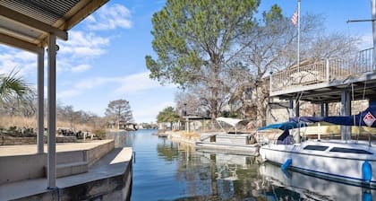 Horseshoe Bay - Lakefront + Pool - Lucy on the Lake