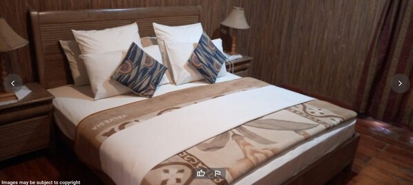 Chambre Deluxe Double ou avec lits jumeaux | Fer et planche à repasser, Wi-Fi gratuit, draps fournis