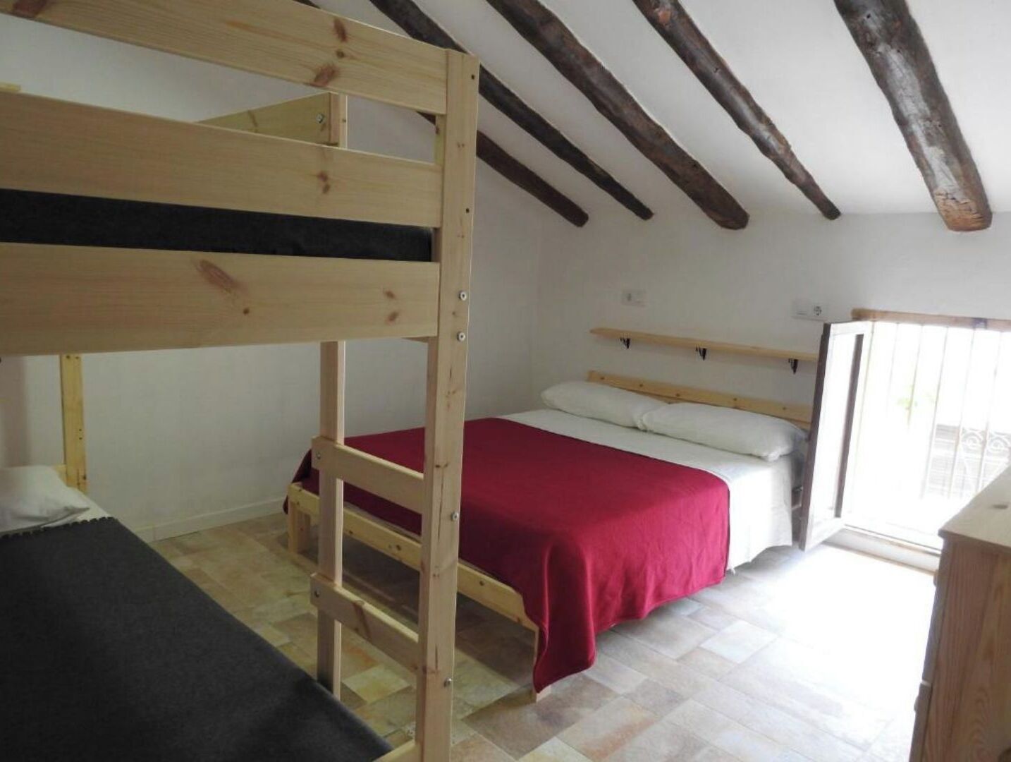 3 bedrooms, desk, free WiFi, bed sheets