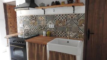 Micro-ondas, fogão, liquidificador