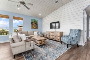 TV - Alecia's Place: 3  BR, 2  BA House in Port Bolivar, Sleeps 8 (Bolivar Peninsula)