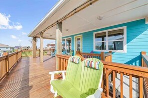 Terrace/patio - Alecia's Place: 3  BR, 2  BA House in Port Bolivar, Sleeps 8 (Bolivar Peninsula)