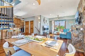 Dining - Ocean Views, Elevator, 3 Private Baths (Virginia Beach)
