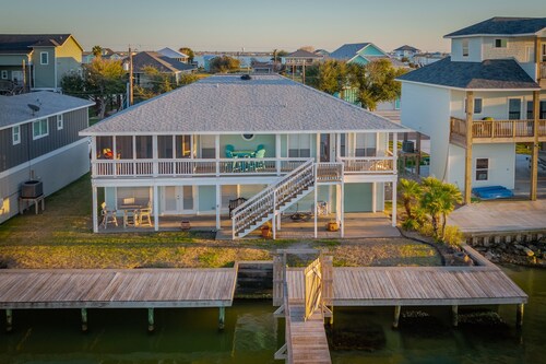 Waterfront 3BR/3BA on Copano Bay w/ Private Fishing Pier