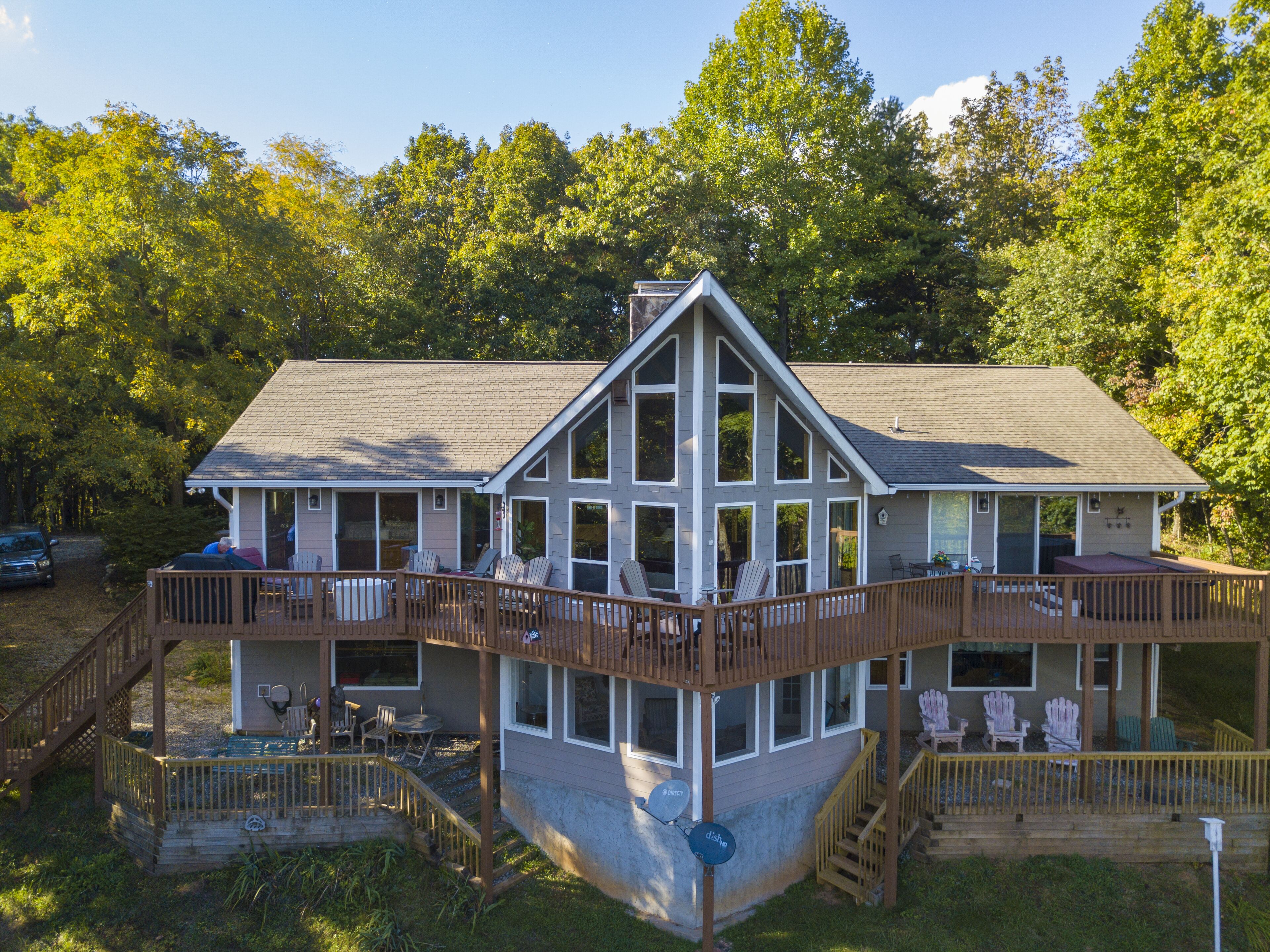 Bearadise Ridge. Awesome Mountain Views, Hot Tub, Game Room and so much more