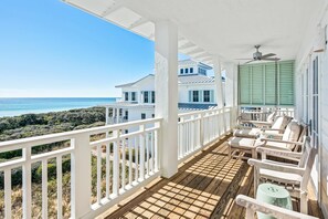 Property grounds - Beachside Condo 13! Amazing Gulf Views! 4 Adult Bikes! (Santa Rosa Beach)
