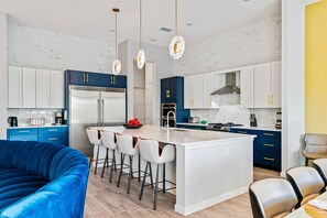 Fridge, microwave, oven, stovetop - Chic Villa w/ Music Studio, Bowling, Princess Theme BR, Theater - Mins to Disney (Davenport)