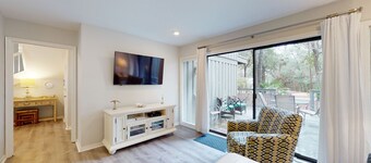 Wonderfully Updated Three Bedroom Villa in Hickory Cove!