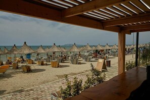 Private beach, beach cabanas, sun loungers, beach umbrellas - ETER Hotel (Golem)