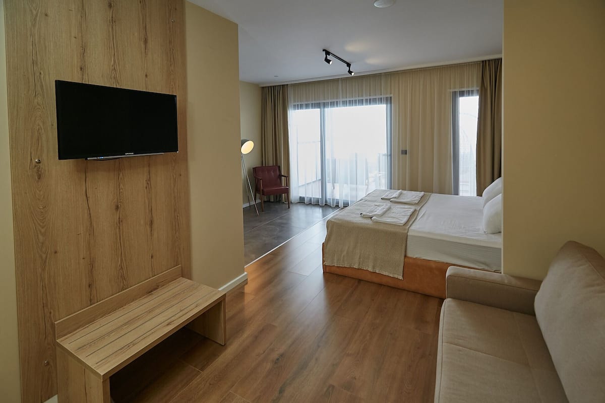 Panoramic Studio Suite, Sea View | 1 bedroom, in-room safe, desk, laptop workspace
