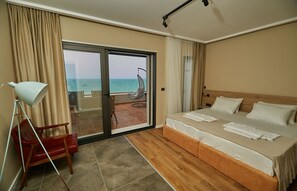 Panoramic Studio Suite, Sea View | In-room safe, desk, laptop workspace, blackout drapes - ETER Hotel (Golem)